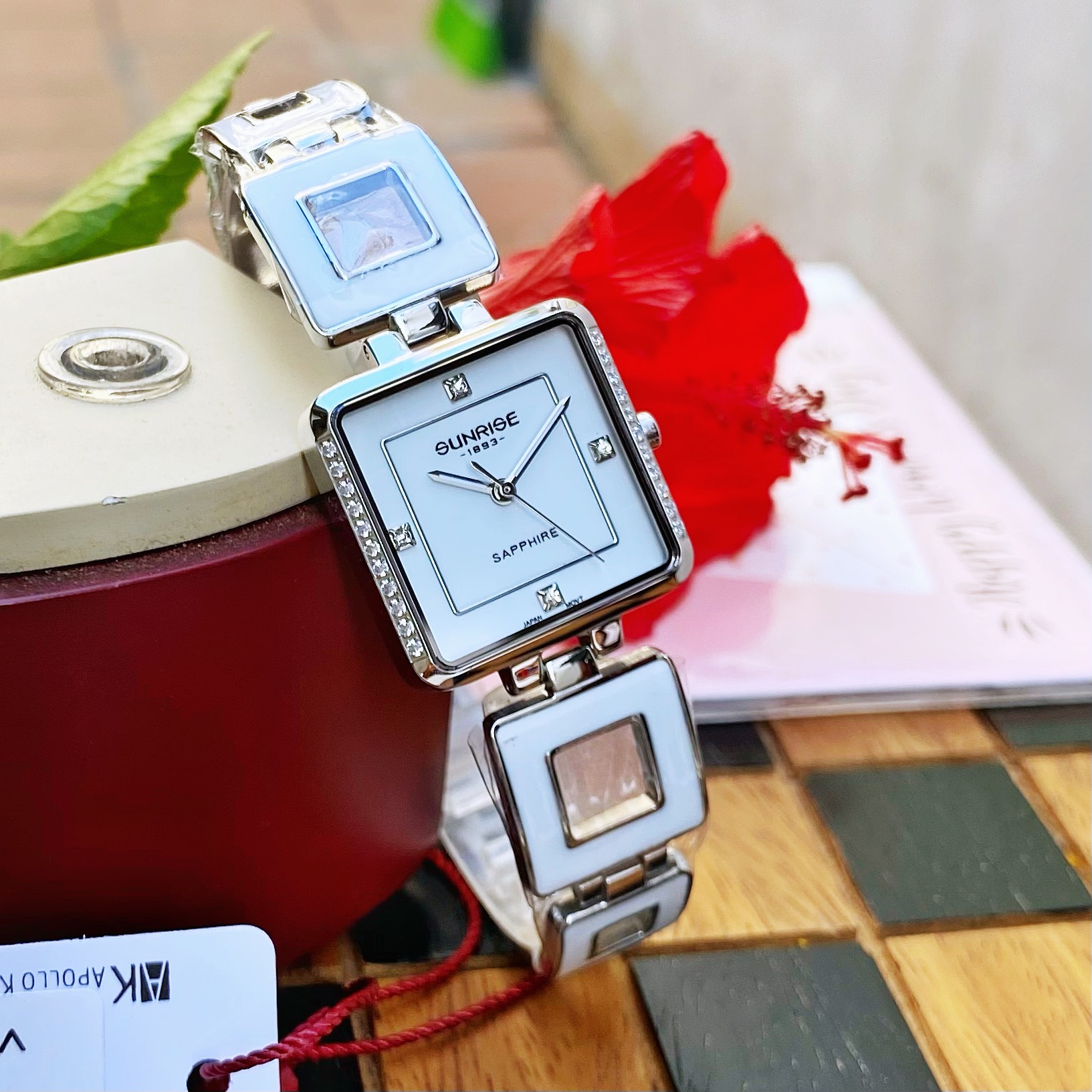 Đồng Hồ Lắc Nữ Sunrise 9016AA