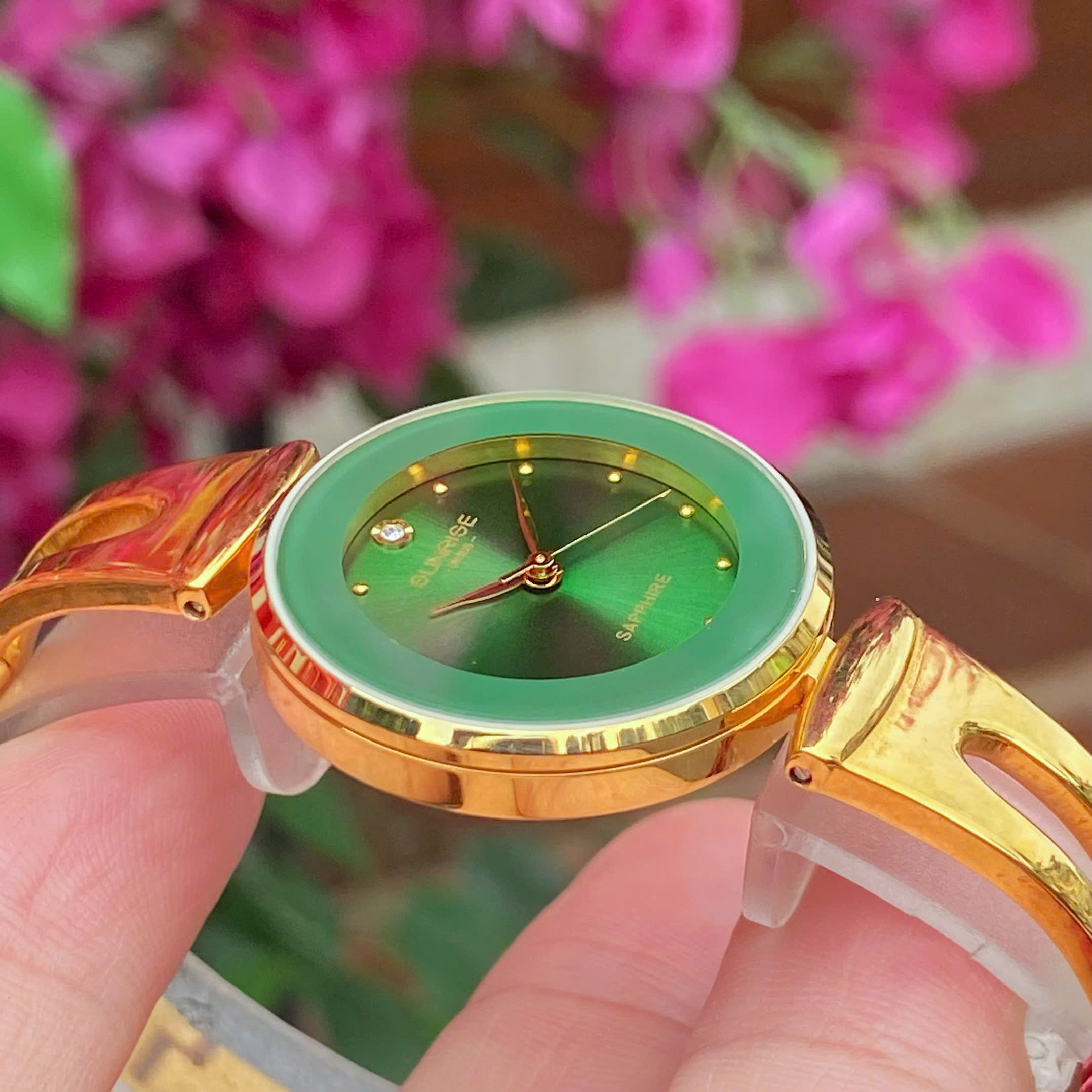 Đồng Hồ Sunrise Nữ 9935SA Dây Lắc Vàng – Mặt Xanh Emerald Quý Phái, Kính Sapphire