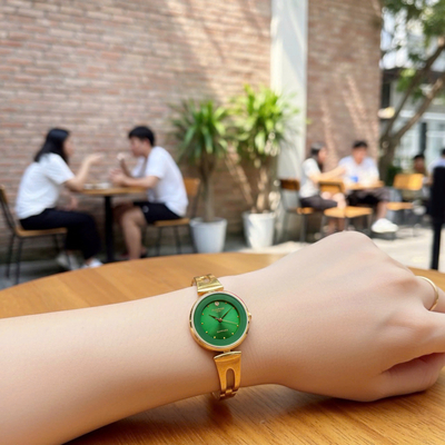 Đồng Hồ Sunrise Nữ 9935SA Dây Lắc Vàng – Mặt Xanh Emerald Quý Phái, Kính Sapphire