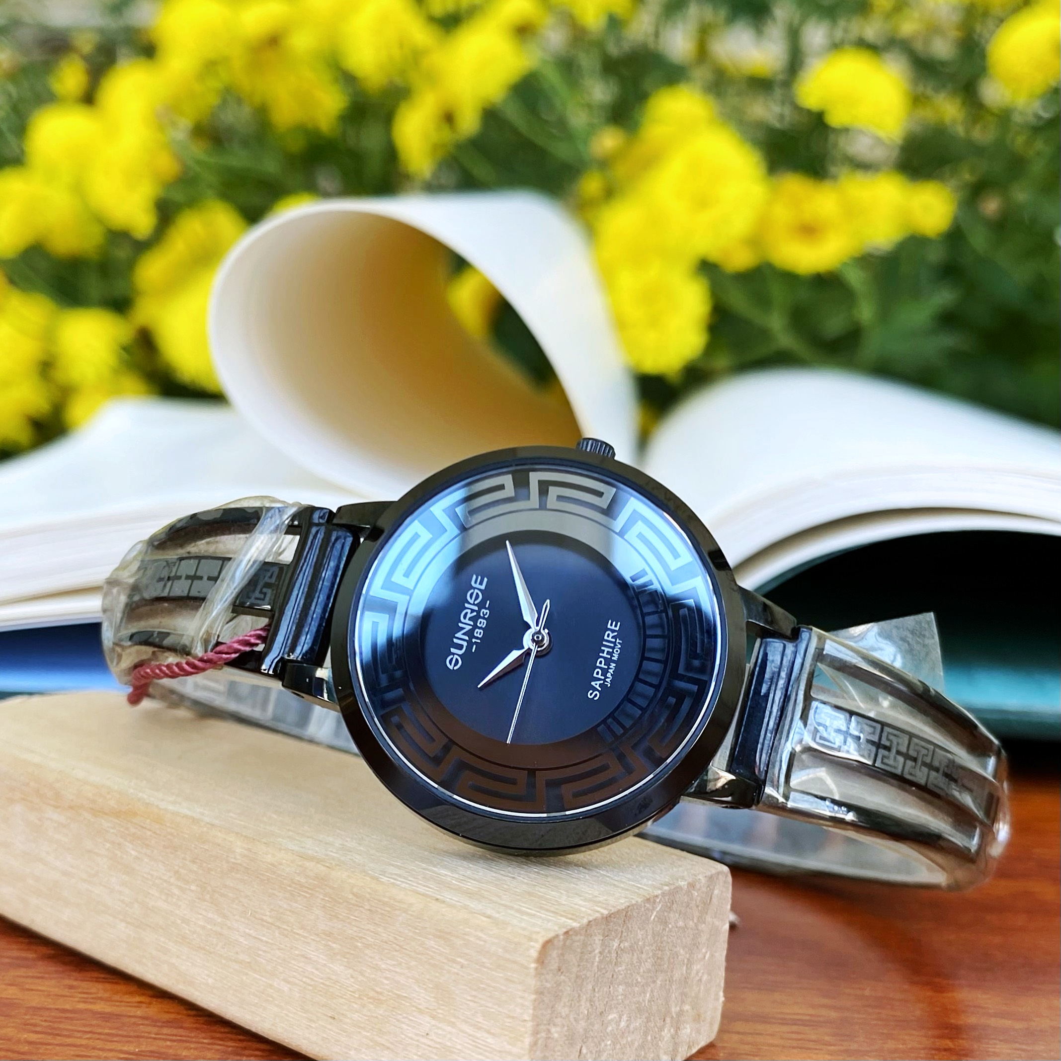 Đồng Hồ Sunrise Lắc Nữ 9948SA