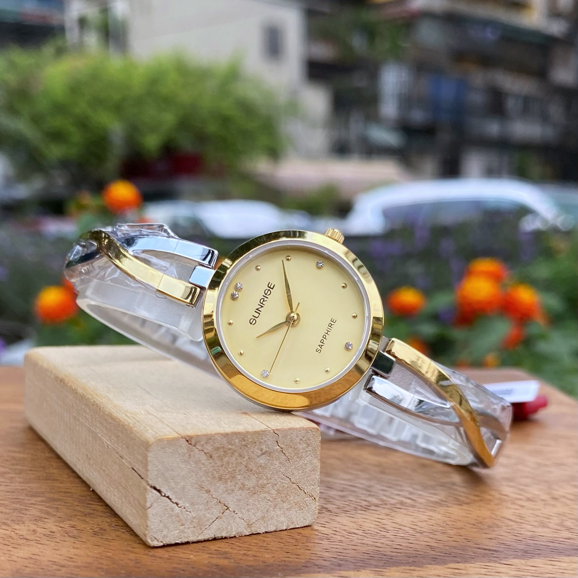 ĐỒNG HỒ LẮC NỮ SUNRISE SL715SWA CHÍNH HÃNG