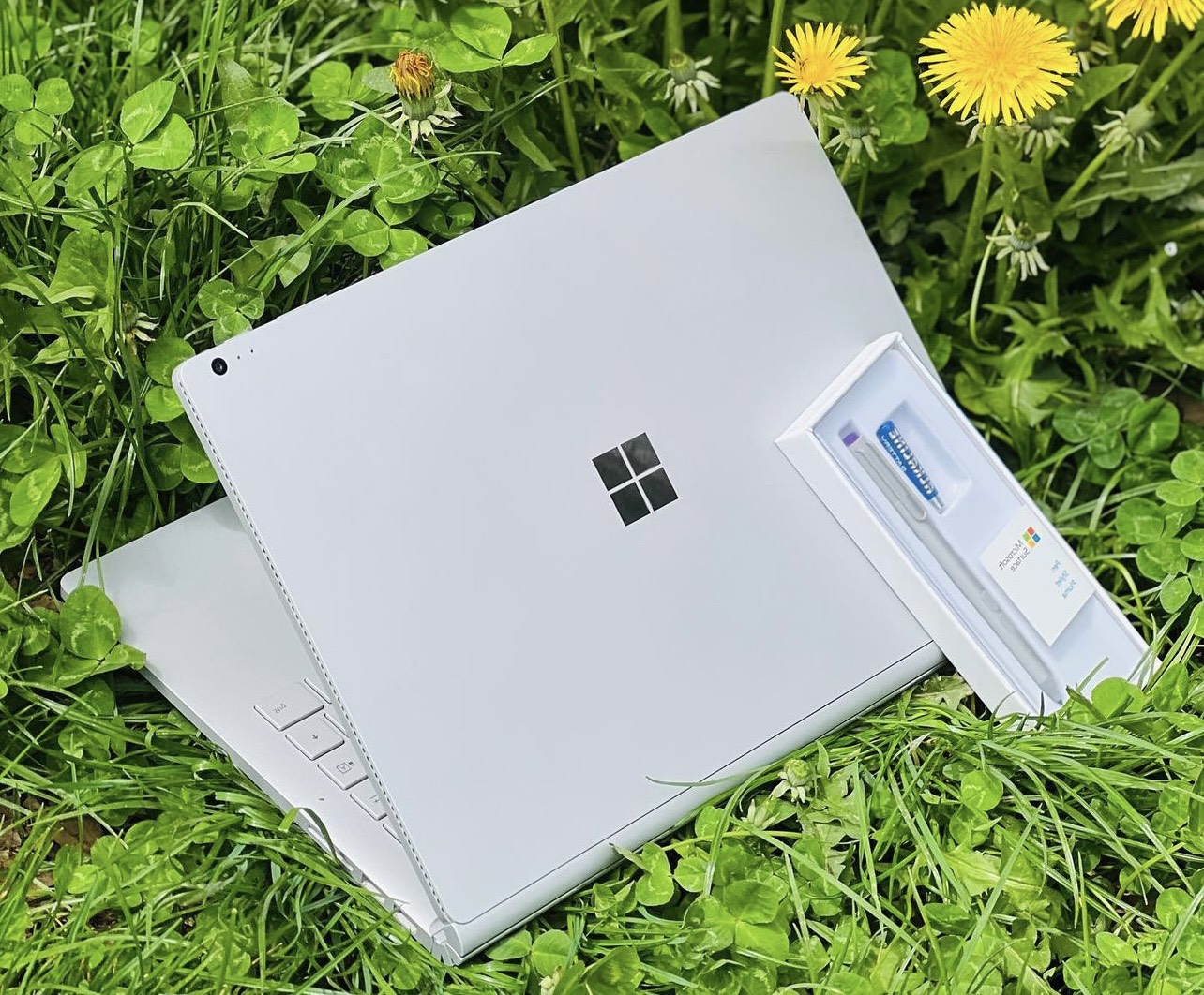 Microsoft Surface Book (Intel Core i5, 8GB RAM, 128GB) with Windows 10 Anniversary Update