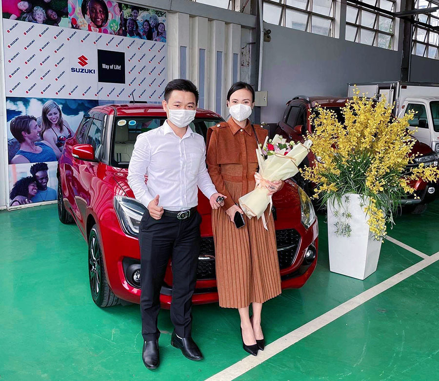 Lễ Bàn Giao xe cho khách hàng tại huyện Bình Chánh nhận xe Suzuki Swift 2022