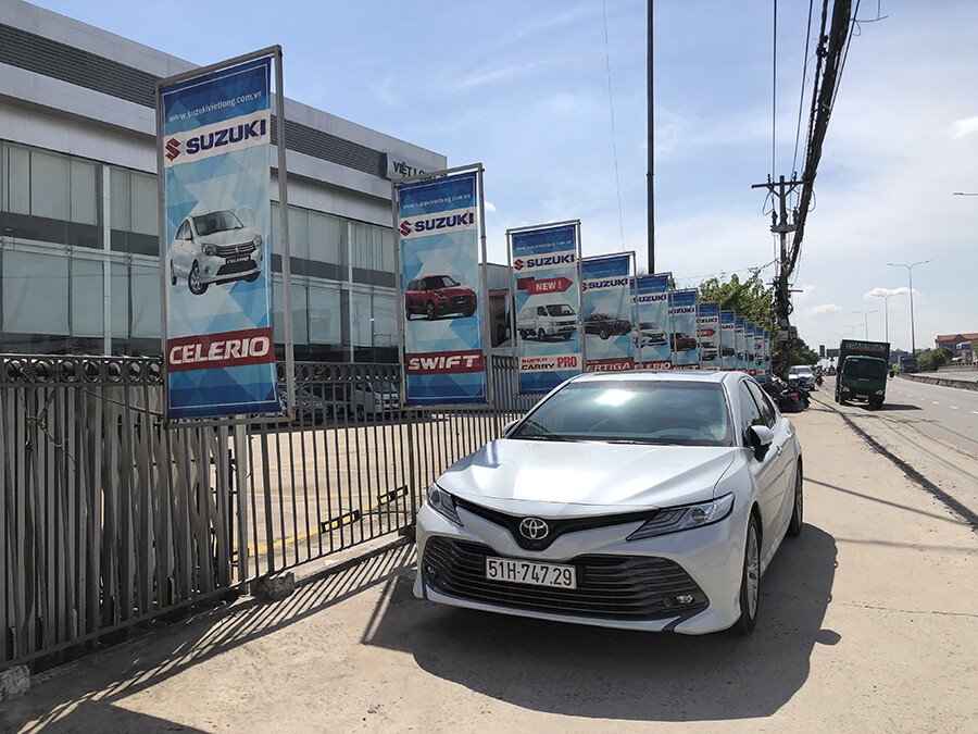 Suzuki Việt Long Quận 12  tọa lạc ngay mặt tiền Quốc lộ 1A, vị trí đắc địa trung tâm Quận 12 