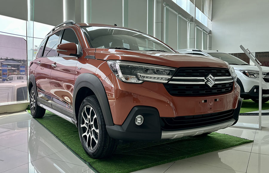  Xe Suzuki XL7 2022 trưng bày tại Showroom 