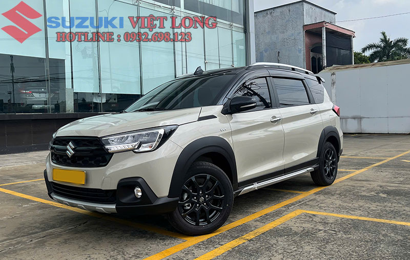 Suzuki XL7 Hybrid màu Trắng Ngà Đen
