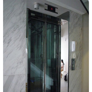 Tầng trệt : khung bản rộng inox gương - cửa kính cường lực nẹp inox xung quanh