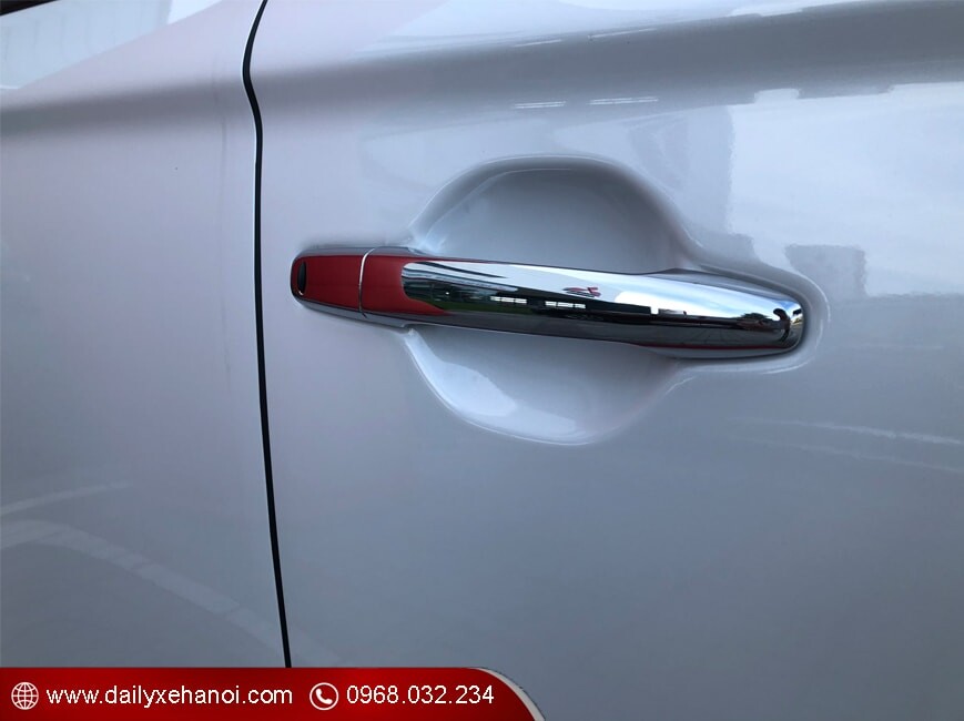 Tay nắm cửa mạ Chrome Outlander 2.0 máy xăng