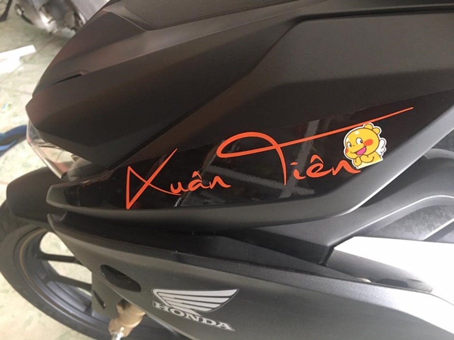 Cao sang Decal chuyên thiết kế tem chữ dán xe theo yêu cầu