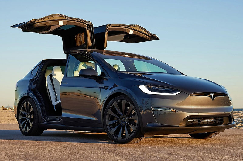 Tesla Model X là mẫu SUV gây ấn tượng mạnh mẽ nhờ thiết kế cánh cửa kiểu “falcon wing” độc đáo
