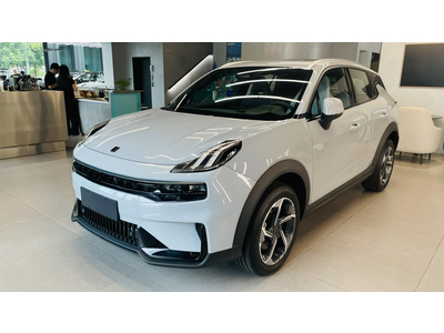 test khung gầm xe Lynk&Co 06 chân thực