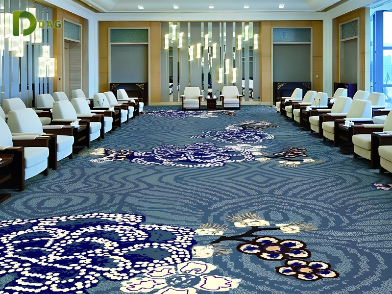 Thảm axminster đạt mật độ dệt và độ dày pile phù hợp hạng sao giúp bề mặt sàn bền đẹp dưới mật độ đi lại cao.