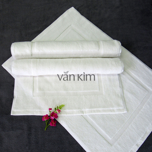 Thảm Chân Khách Sạn Tiêu Chuẩn 50x70-360 Dệt Viền Màu Trắng