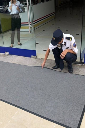 Thảm chùi chân 3M nhựa rối sản xuất theo yêu cầu và bo viền cao su LV-3MNRC001 HNO