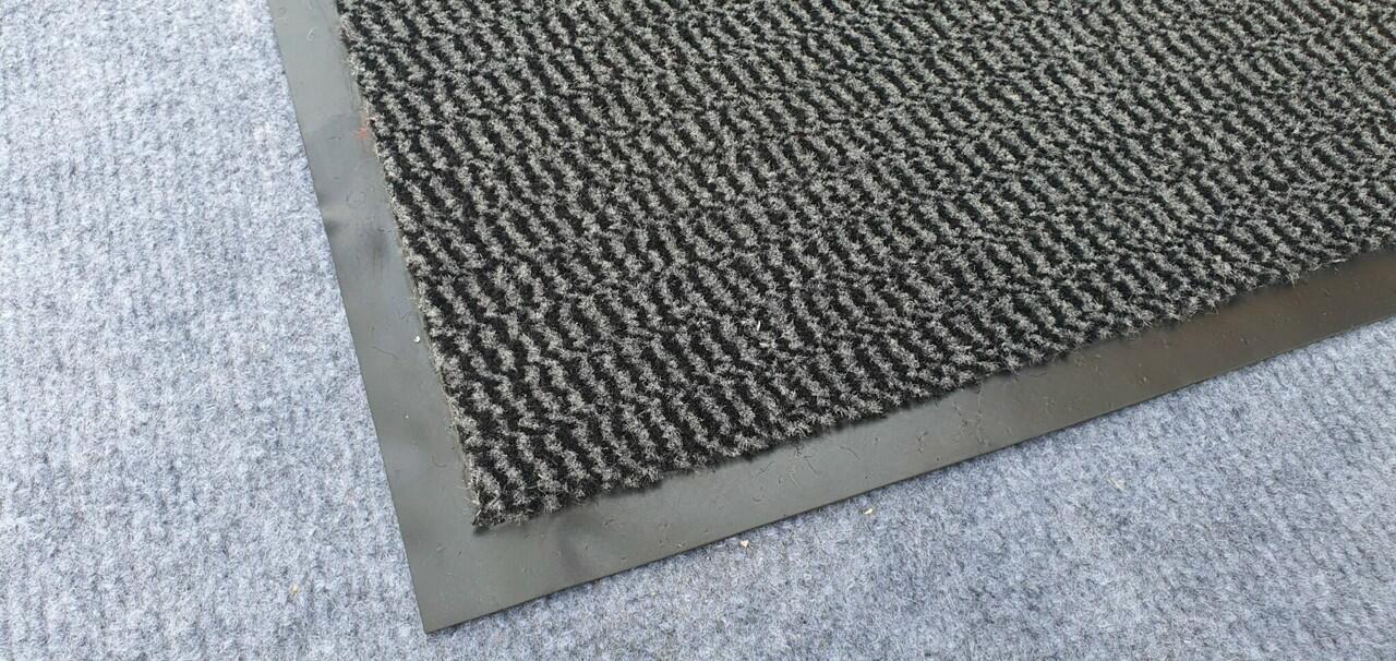 thảm chùi chân đặt ở sảnh