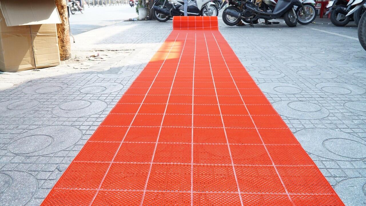thảm nhựa chống trượt đường đi