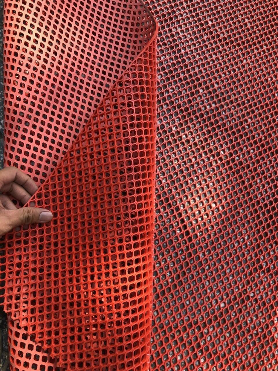 thảm nhựa lưới to