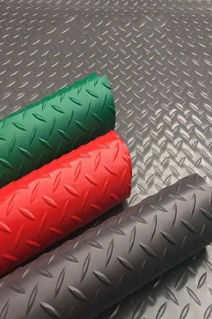 Thảm su trải sàn chống trơn hình thoi lá 1.2mx15m loại DD001 DNG