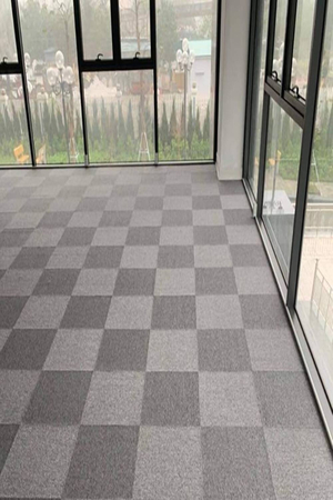 Thảm trải sàn gạch KT 50cm x 50cm đế Bitum kẻ sọc TLO-LURIO HNO