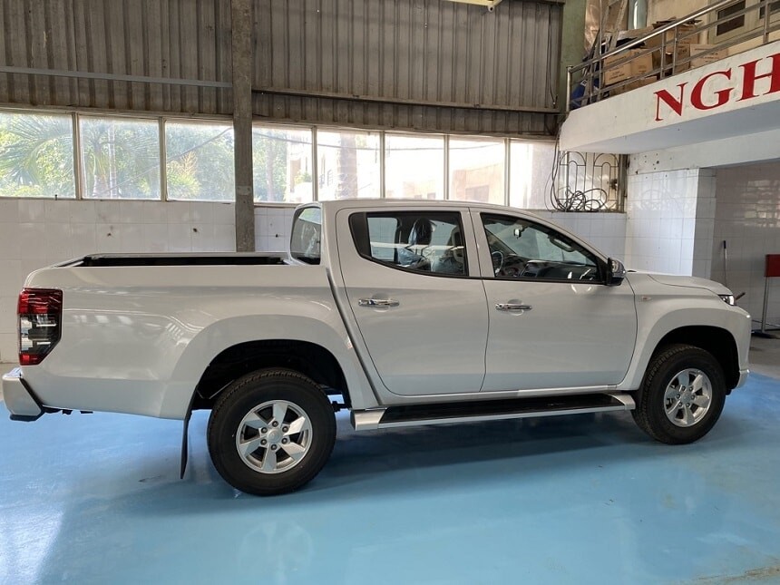 Phí lăn bánh xe bán tải Triton 2.4 MT số sàn 1 cầu tại Nghệ An