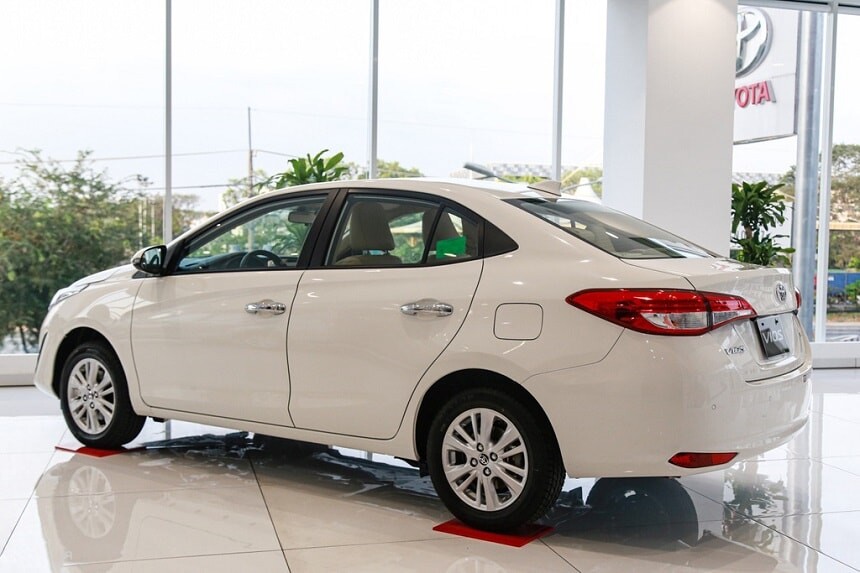 Thân xe vios g màu trắng