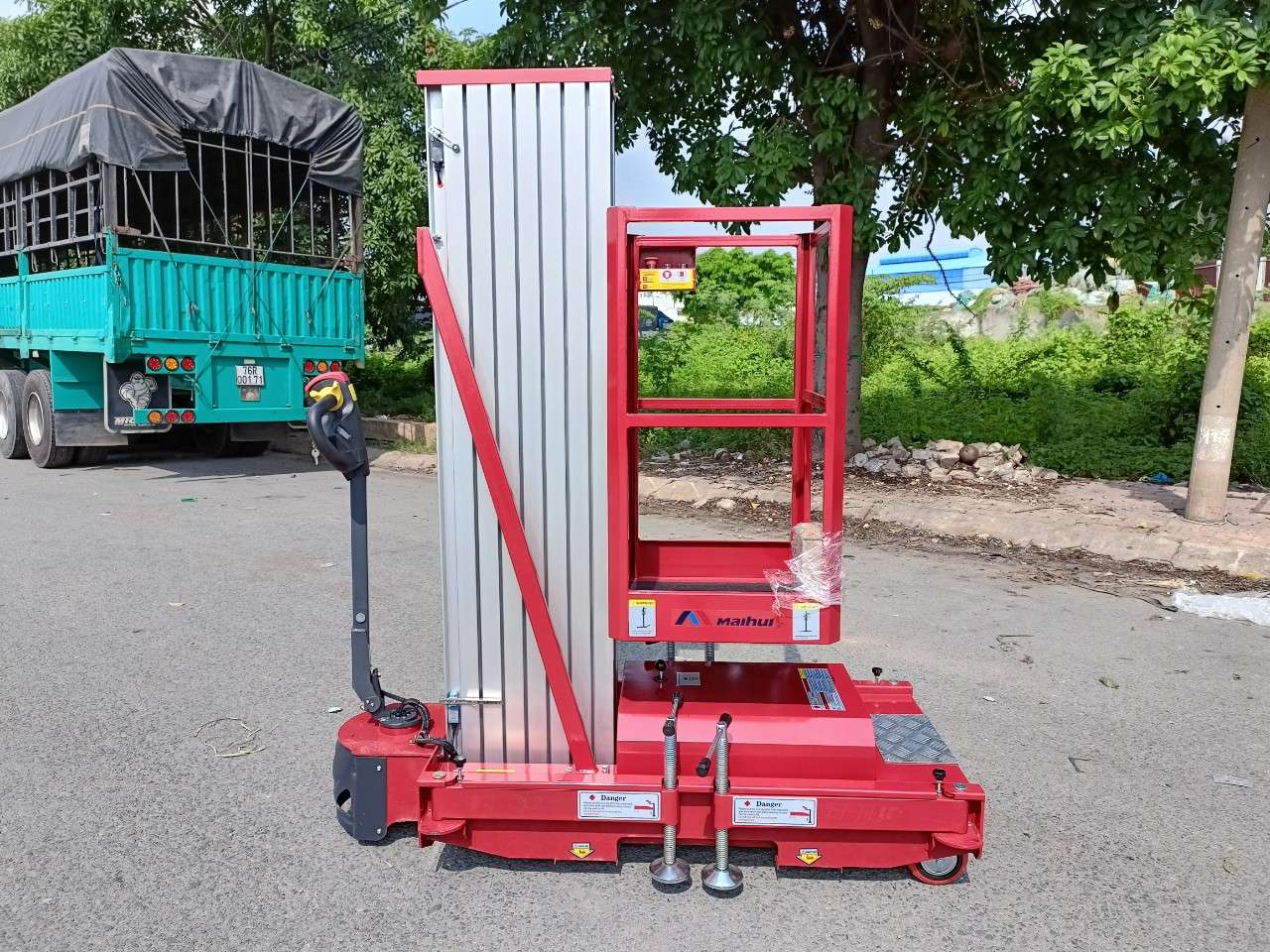 Thang Nâng Người Trục Đơn