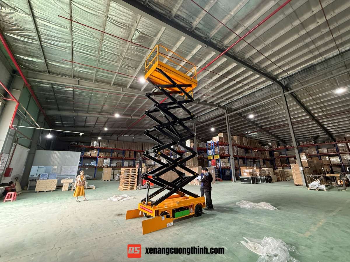 Thang Nâng Người Bán Tự Hành Giá Rẻ 11m | Xe Nâng Cường Thịnh