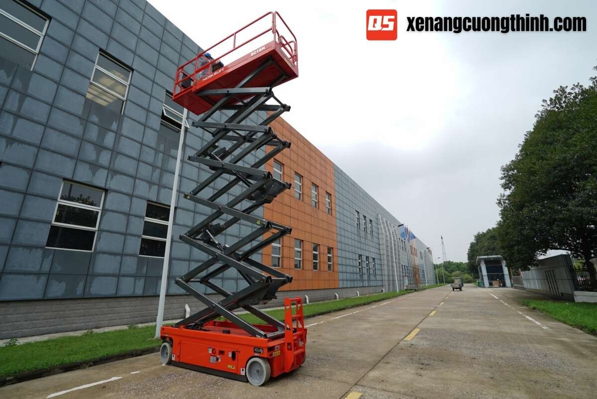 Thang nâng người dạng cắt kéo