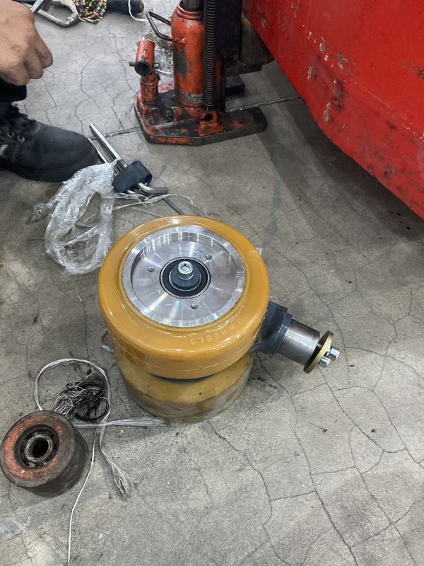 bánh xe cân bằng PU 180x76- bánh xe nâng điện Mima chính hãng