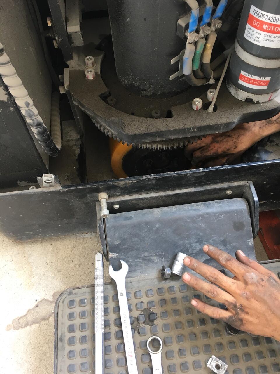 Thay bánh xe nâng diện PU kích thước 230x75mm model ES16-16RAS