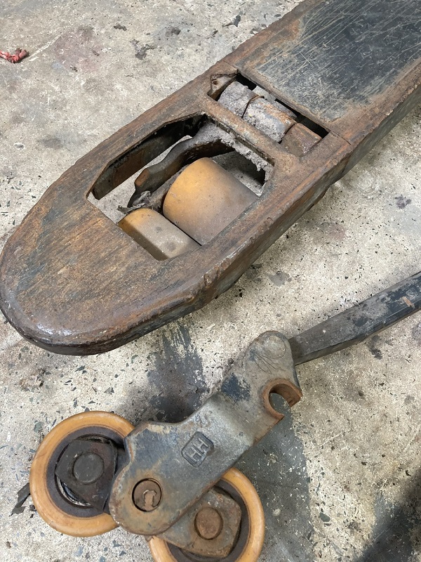 Thay trọn bộ bánh xe nâng điện NOblelift PT20, PTE20