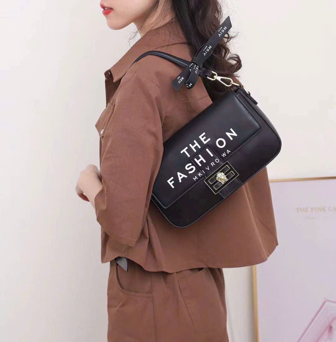 The Fashion Maxi Baguette 2024