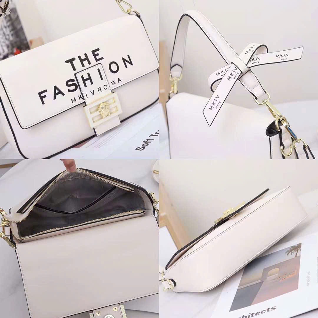 The Fashion Maxi Baguette 2024