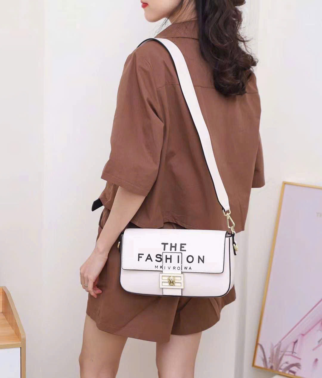 The Fashion Maxi Baguette 2024