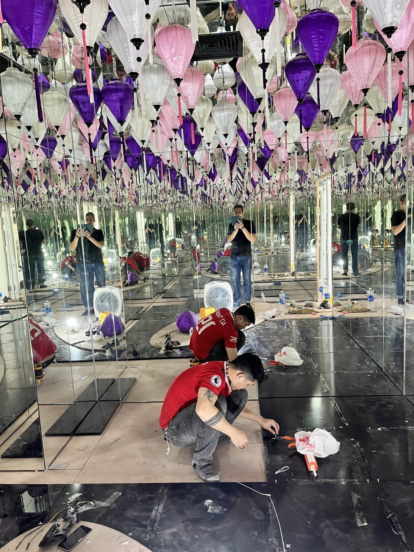 Phòng Gương Vô Cực Đèn Lồng: Cấu Tạo Và Thi Công Trọn Gói