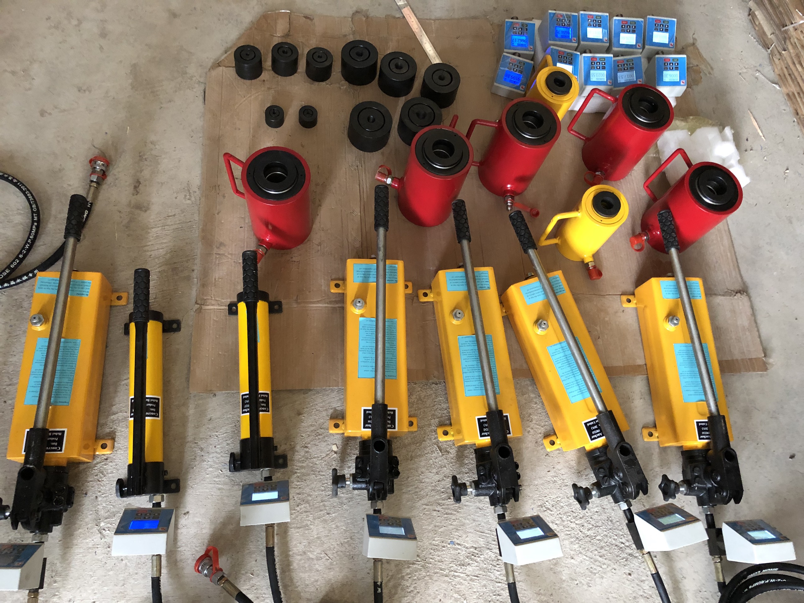 Thiết bị thử độ nhổ của bulong và neo