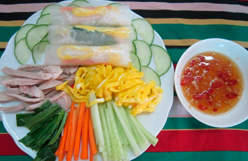 Nước mắm ngon, độ đạm cao - Nước mắm Hạnh Phúc.