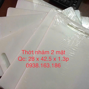 Thớt nhựa thực phẩm mặt nhám có tay cầm