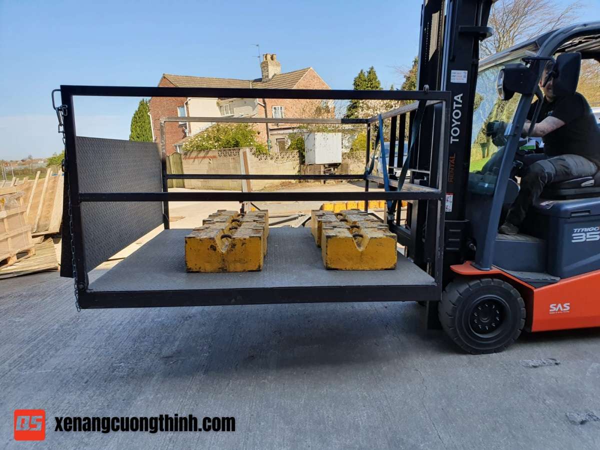 Thử tải xe nâng trong quá trình kiểm định