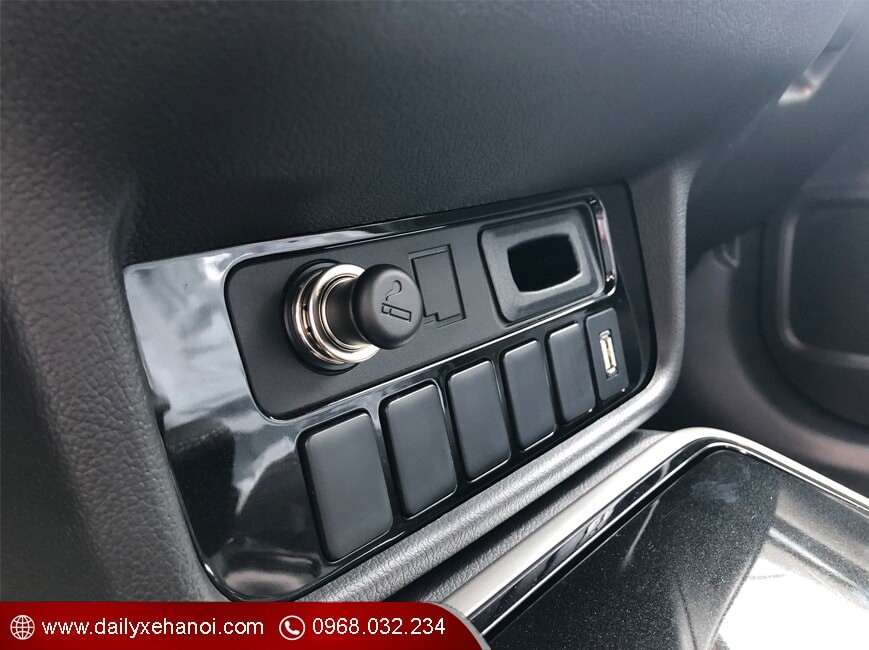 Tiện ích tẩu thuốc và cổng USB xe Outlander 2020 2.0 cvt