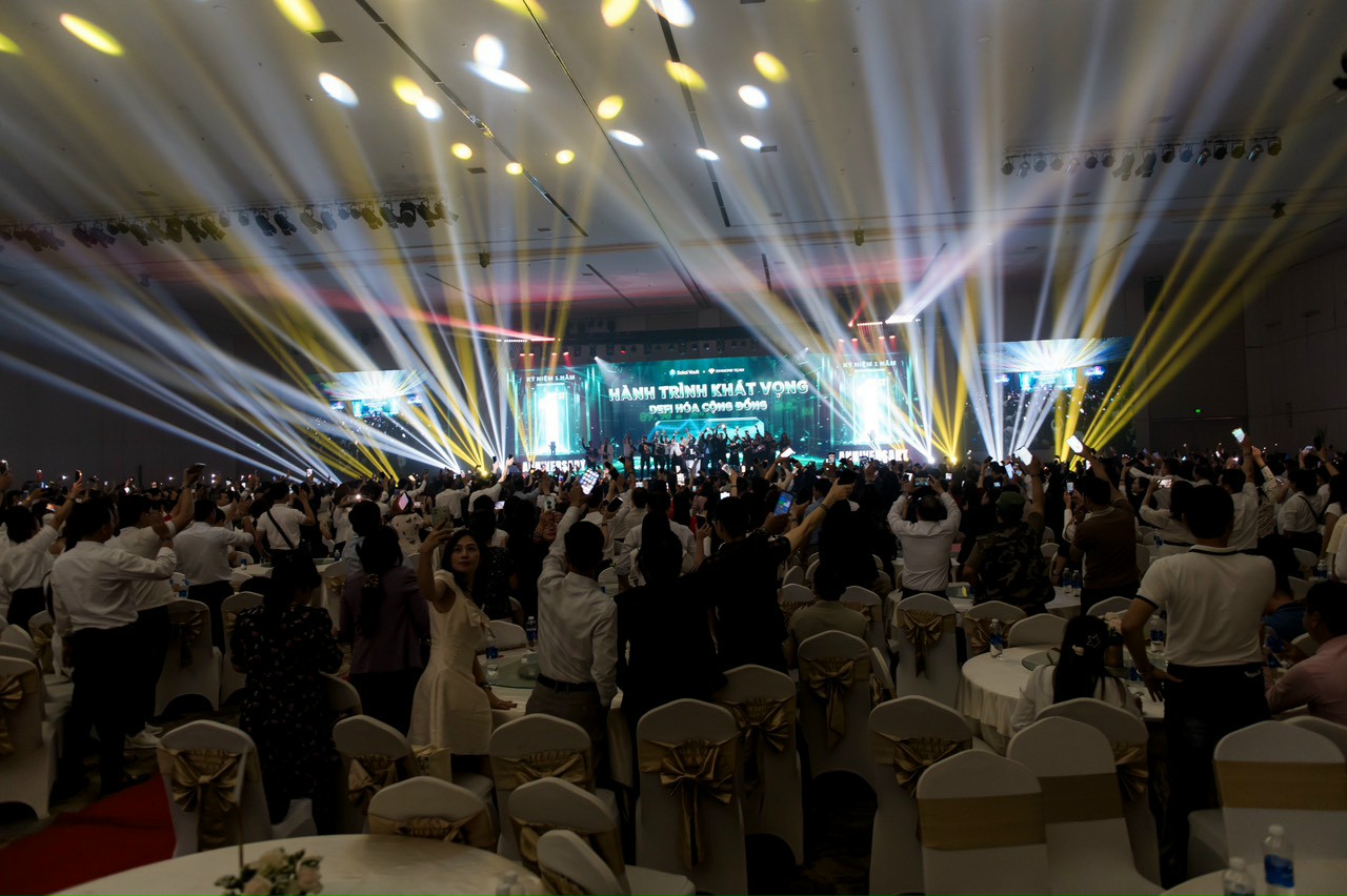 Tổ chức sự kiện cho doanh nghiệp vào dịp cuối năm cần chuẩn bị những gì ! gala diner, tiệc tất niên, liên hoan cuối năm.