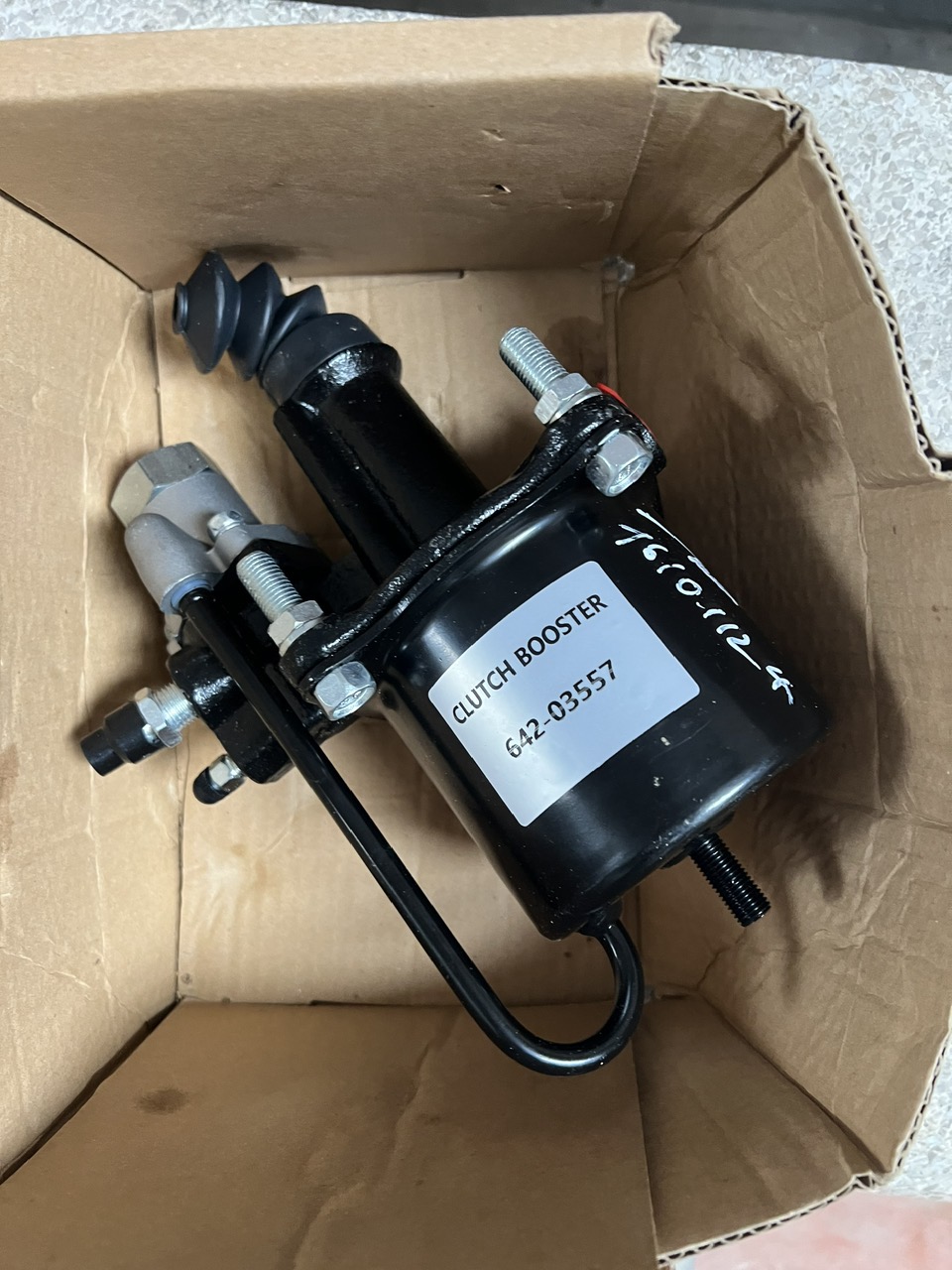 tổng côn dưới xe tải isuzu