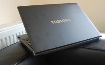 TOSHIBA R700