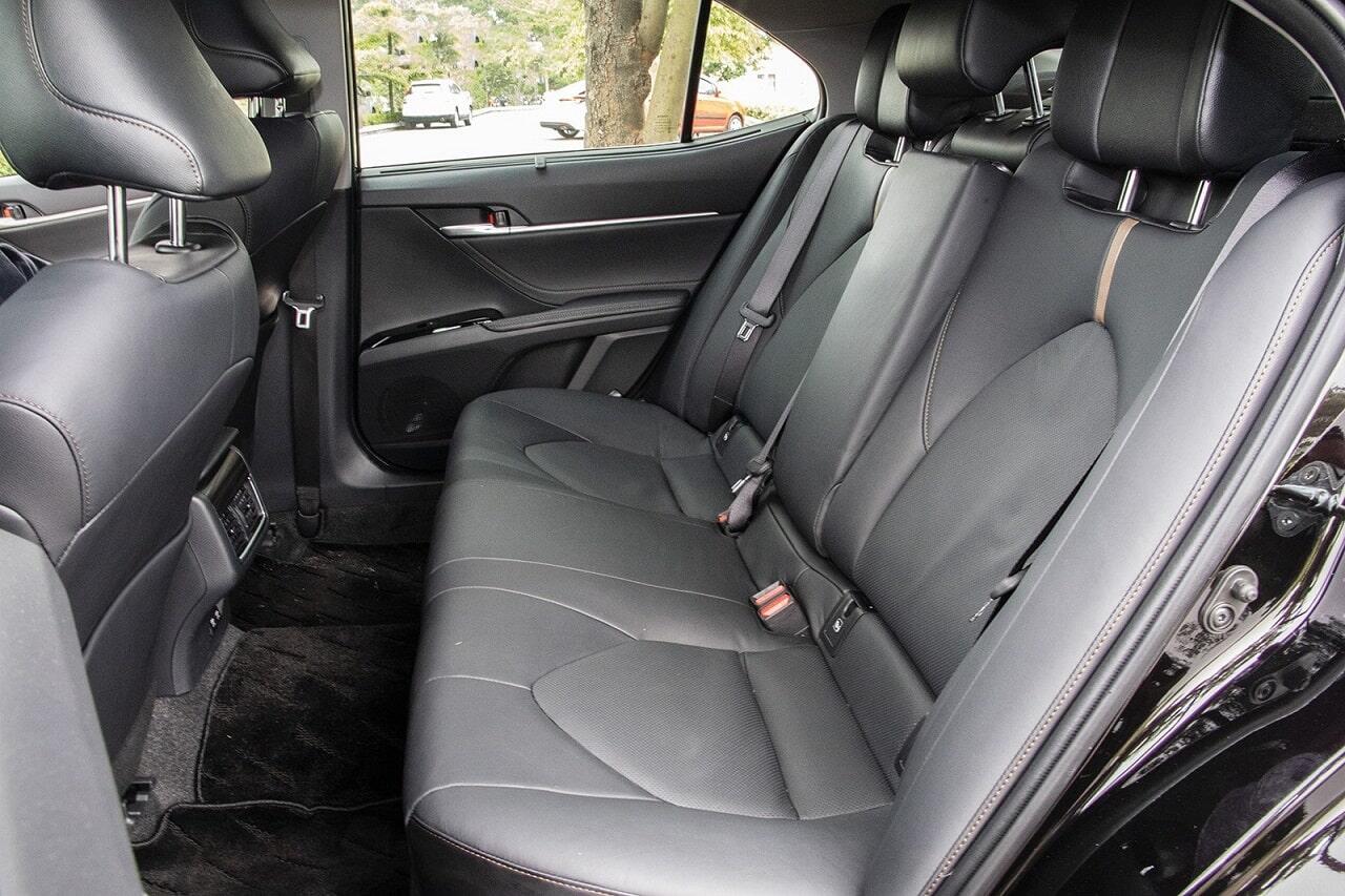 Hàng ghế thứ 2 trên Toyota Camry
