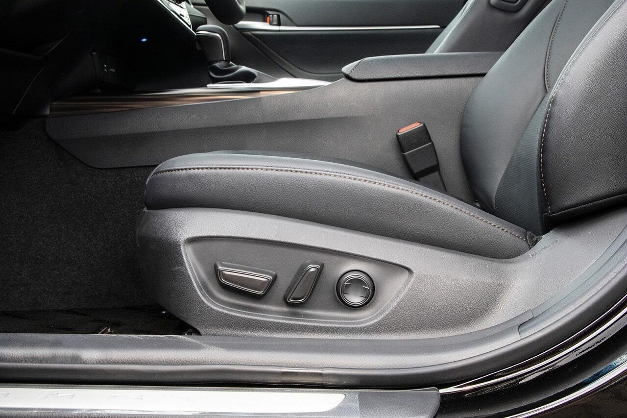 Ghế lái chỉnh điện Toyota Camry