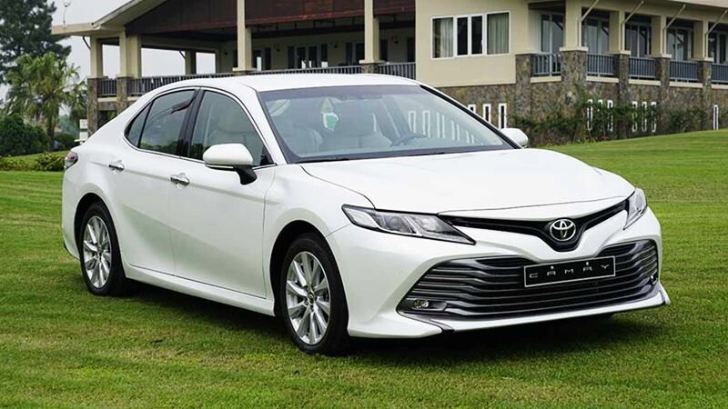 Toyota Camry 2.0G 2019 (trắng)
