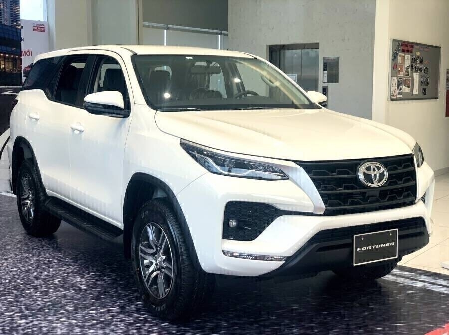 Toyota Fortuner 2.4 MT Dầu 4x2