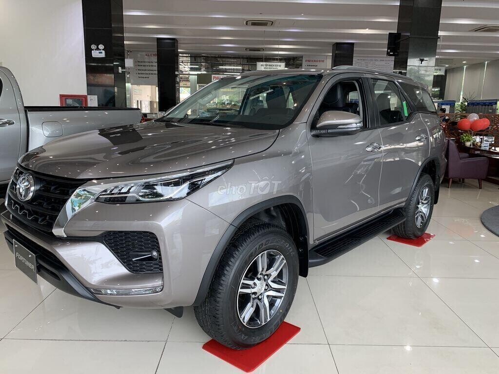 Toyota Fortuner 2.7AT Xăng 4x4