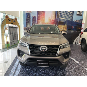 Toyota Fortuner 2.8 AT Dầu 4x4