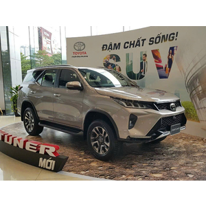 Toyota Fortuner Legender 2.4AT 4x2